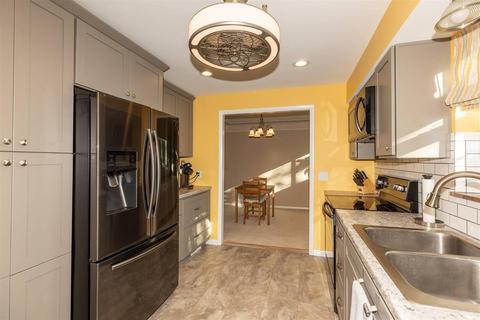 1033 Hollytree Dr, Cincinnati, OH 45231 photo 12