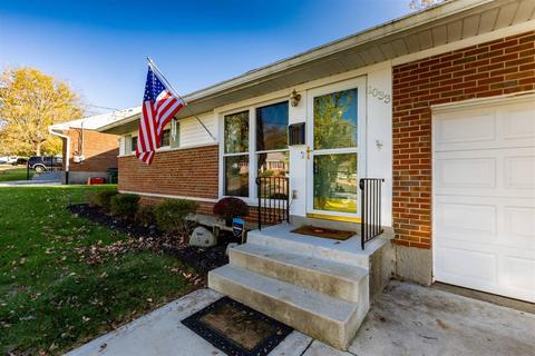 1033 Hollytree Dr, Cincinnati, OH 45231 photo 3