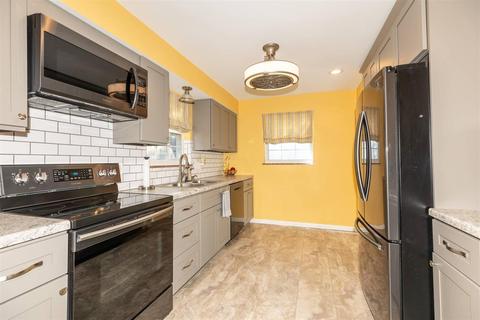 1033 Hollytree Dr, Cincinnati, OH 45231 photo 10