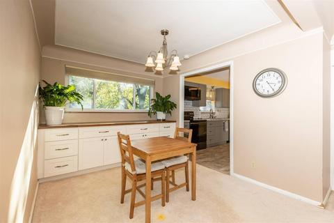 1033 Hollytree Dr, Cincinnati, OH 45231 photo 8