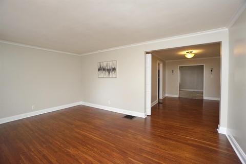 7900 Colette Ln, Cincinnati, OH 45224 photo 6