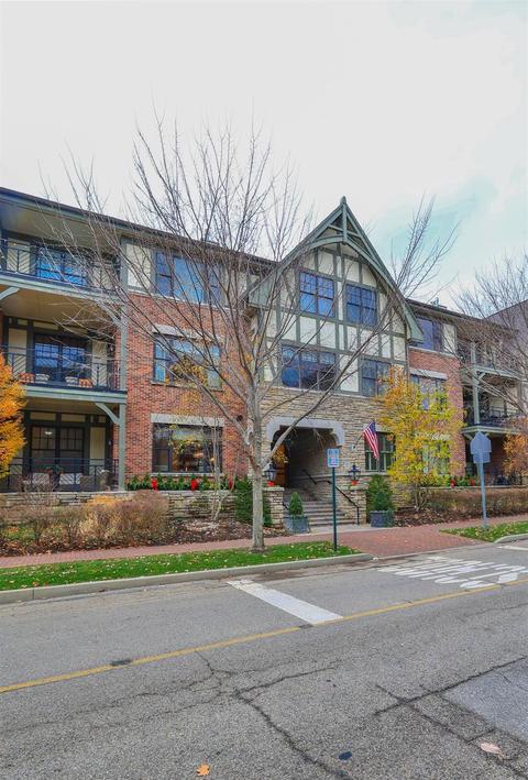 3901 West St #104, Mariemont, OH 45227 photo 2