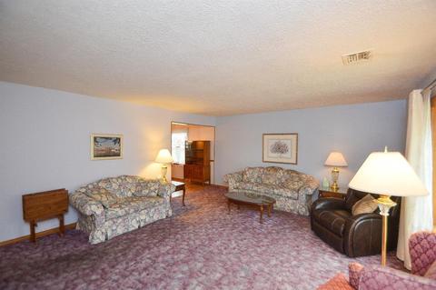 1119 Wellspring Dr, Cincinnati, OH 45231 photo 2