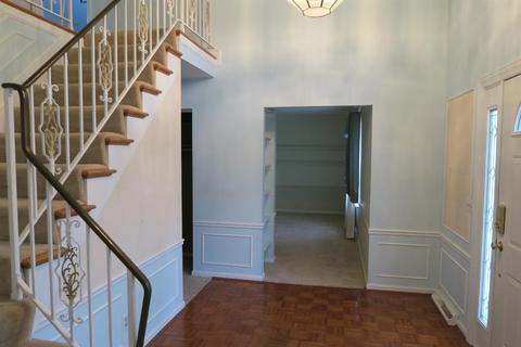 6864 Greenfield Dr, Cincinnati, OH 45224 photo 3