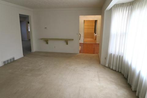 6864 Greenfield Dr, Cincinnati, OH 45224 photo 5
