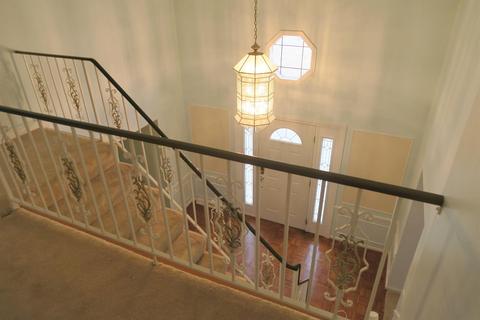 6864 Greenfield Dr, Cincinnati, OH 45224 photo 9