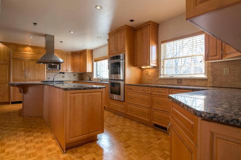 8080 Springvalley Dr, Cincinnati, OH 45236 photo 4