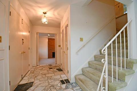 8541 Sturbridge Dr, Cincinnati, OH 45236 photo 4
