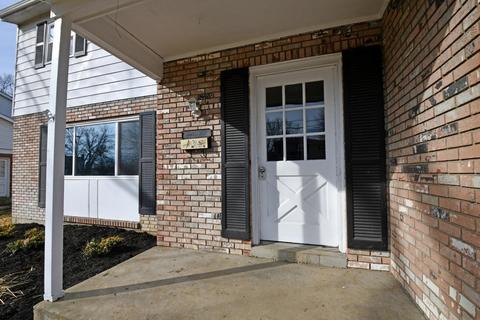 724 Daphne Ct, Forest Park, OH 45240 photo 2