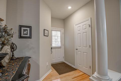 950 Misty Stream Dr, Cincinnati, OH 45231 photo 2