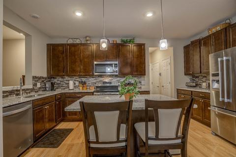 950 Misty Stream Dr, Cincinnati, OH 45231 photo 4
