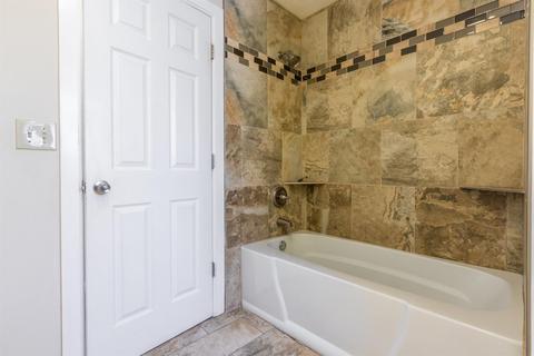 9240 Ranchill Dr, Cincinnati, OH 45231 photo 17