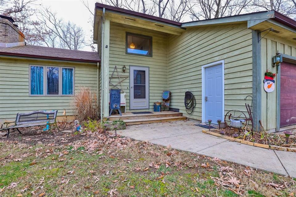  1426 Kym Ct, Lawrenceburg, IN 47025 photo 2