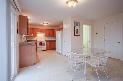6749 Chamomile Ct, Hamilton Township, OH 45039 photo 9