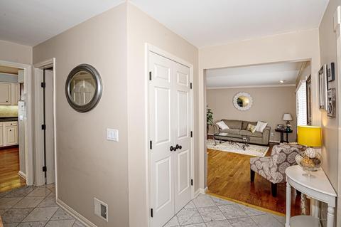 2247 Beechcroft Ct, Cincinnati, OH 45233 photo 5