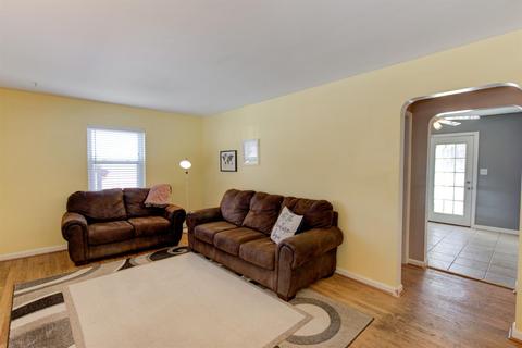 396 Ingram Rd, Greenhills, OH 45218 photo 2