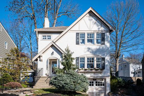 1004 Crest Cir, Cincinnati, OH 45208 photo 1