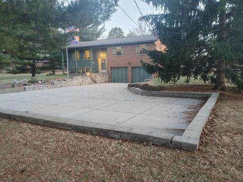 887 Locust Corner Rd, Cincinnati, OH 45245 photo 4