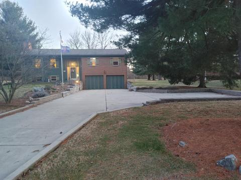 887 Locust Corner Rd, Cincinnati, OH 45245 photo 3