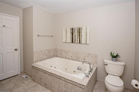 12130 Heathertree Ct, Cincinnati, OH 45249 photo 24