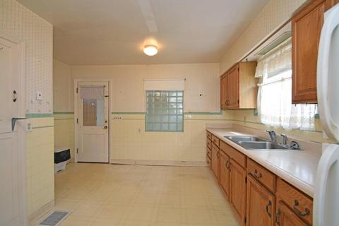 1674 Cedar Ave, Cincinnati, OH 45224 photo 9