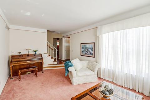 1005 Pinehollow Ln, Cincinnati, OH 45231 photo 3