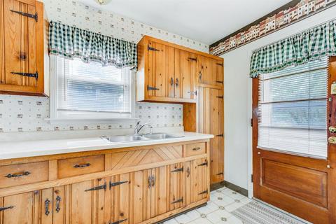 324 Ingram Rd, Greenhills, OH 45218 photo 8