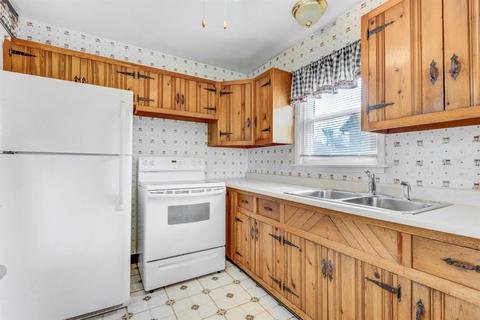324 Ingram Rd, Greenhills, OH 45218 photo 7
