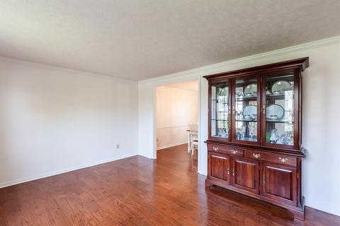 555 Pepper Ridge Rd, Cincinnati, OH 45244 photo 3