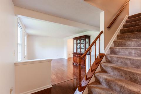 555 Pepper Ridge Rd, Cincinnati, OH 45244 photo 2
