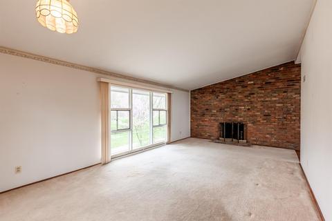 9457 Sherborn Dr, Cincinnati, OH 45231 photo 6