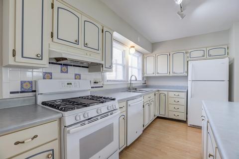 2463 Kingspath Dr, Cincinnati, OH 45231 photo 6