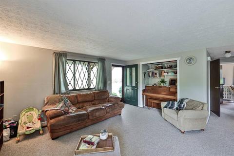491 Halifax Cir, Cincinnati, OH 45244 photo 5