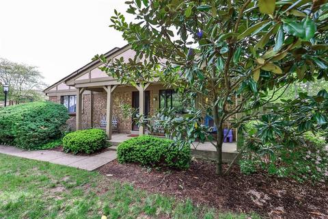 491 Halifax Cir, Cincinnati, OH 45244 photo 3