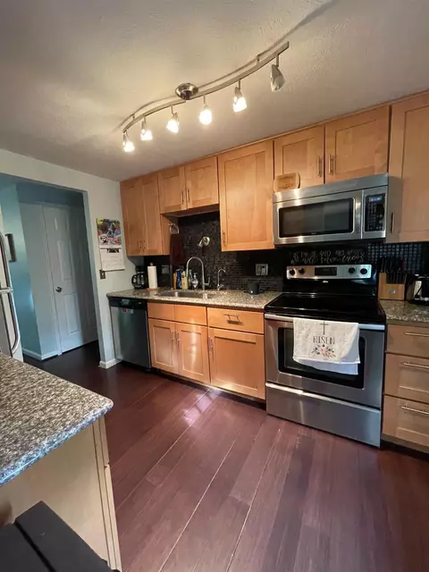 12071 Hazelhurst Dr, Cincinnati, OH 45240 photo 2
