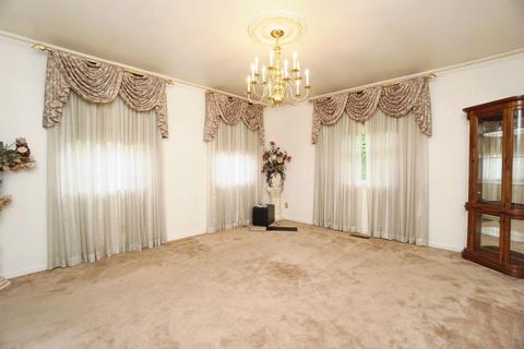 2047 Greenpine Dr, Cincinnati, OH 45231 photo 9
