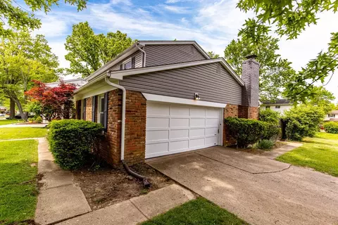 1102 Meadowind Ct, Cincinnati, OH 45231 photo 3