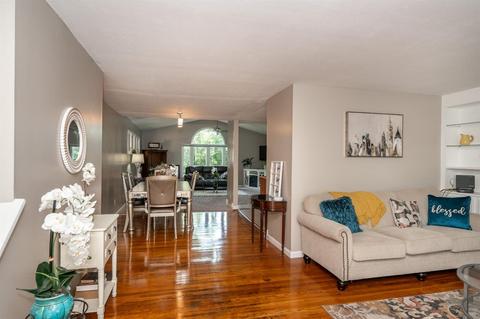 65 Hamlin Dr, Greenhills, OH 45218 photo 6