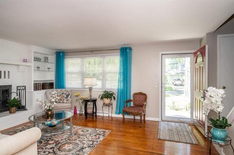 65 Hamlin Dr, Greenhills, OH 45218 photo 9