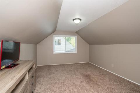 65 Hamlin Dr, Greenhills, OH 45218 photo 32