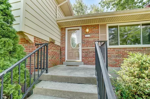 8714 Pringle Dr, Cincinnati, OH 45231 photo 5