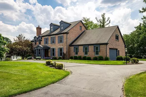 3545 Fawnrun Dr, Evendale, OH 45241 photo 2