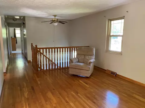 793 Picket Way, Cincinnati, OH 45245 photo 2