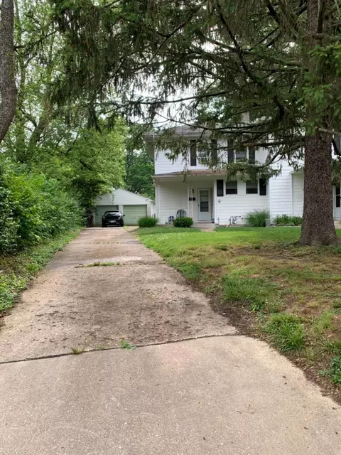 13 Dewitt St, Greenhills, OH 45218 photo 2