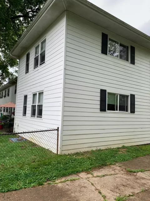 13 Dewitt St, Greenhills, OH 45218 photo 3