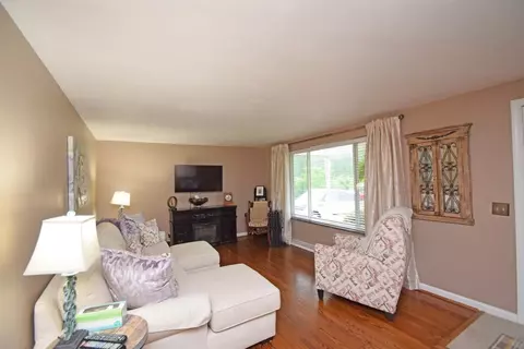 742 Loda Dr, Cincinnati, OH 45245 photo 4