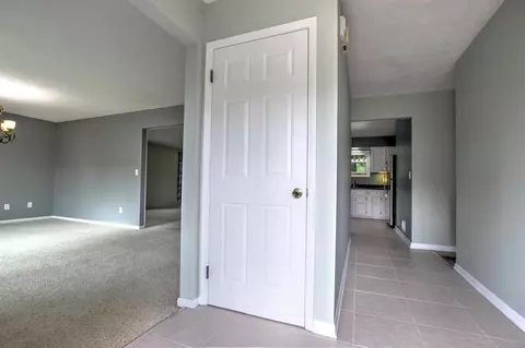 6703 Devonwood Dr, North College Hill, OH 45224 photo 3