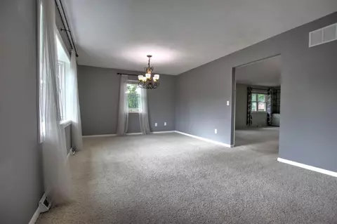 6703 Devonwood Dr, North College Hill, OH 45224 photo 4