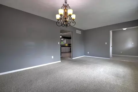6703 Devonwood Dr, North College Hill, OH 45224 photo 5