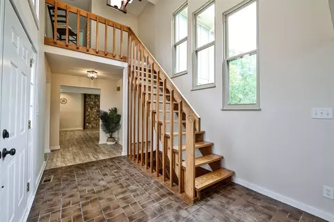 11002 Embassy Dr, Forest Park, OH 45240 photo 4